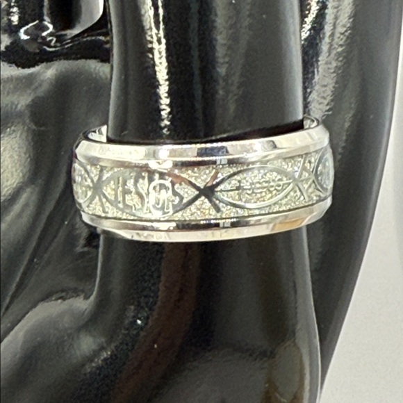 Stainless Steel Jesus Fish Design Religious Ring Silver on Silver Tone Size 8 - Picture 5 of 6